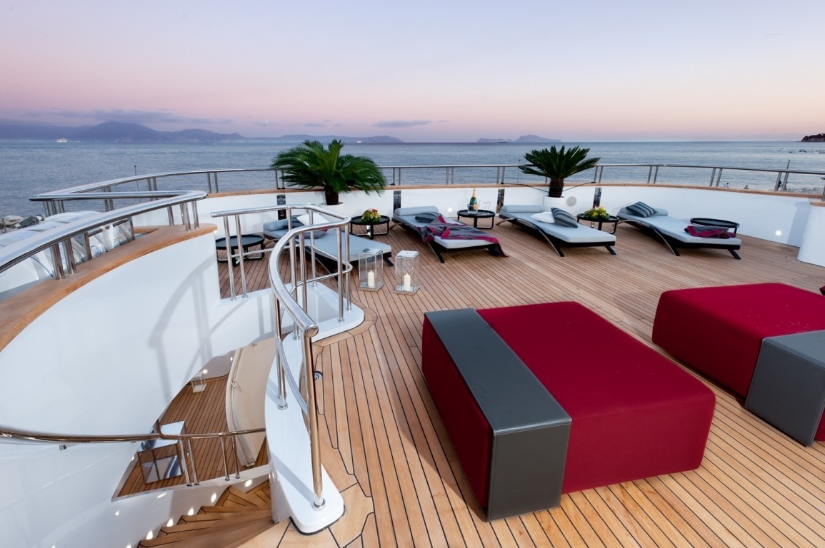 Yacht ARMADA Palumbo CHARTERWORLD Luxury Superyacht Charters